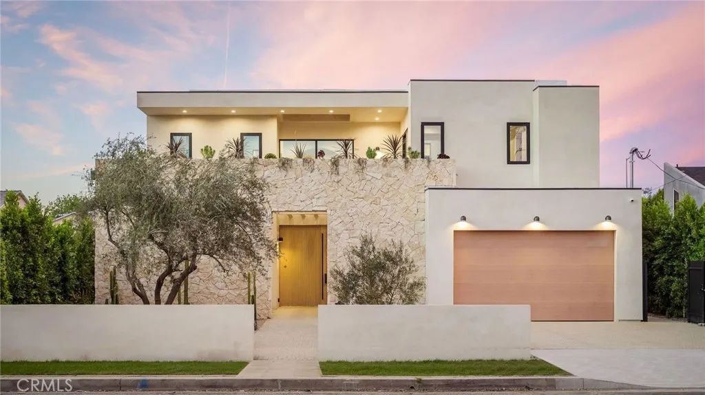 15447 Huston, Sherman Oaks, CA 91403