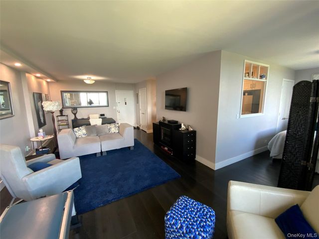 27010 Grand Central Parkway 10B, Floral Park, NY 11005
