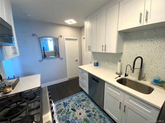27010 Grand Central Parkway 10B, Floral Park, NY 11005