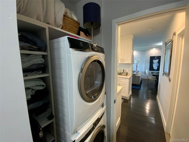 27010 Grand Central Parkway 10B, Floral Park, NY 11005