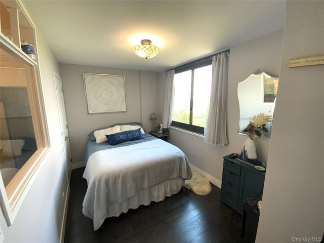 27010 Grand Central Parkway 10B, Floral Park, NY 11005