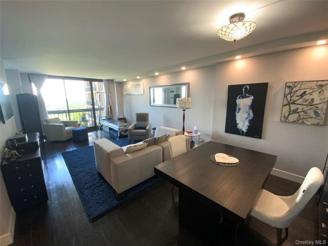 27010 Grand Central Parkway 10B, Floral Park, NY 11005
