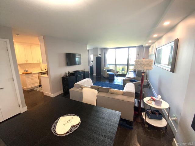 27010 Grand Central Parkway 10B, Floral Park, NY 11005