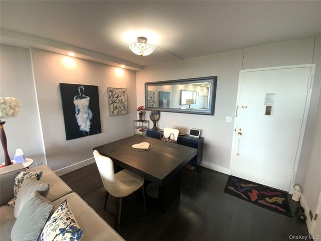 27010 Grand Central Parkway 10B, Floral Park, NY 11005