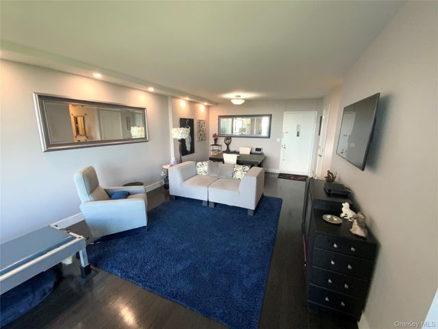 27010 Grand Central Parkway 10B, Floral Park, NY 11005