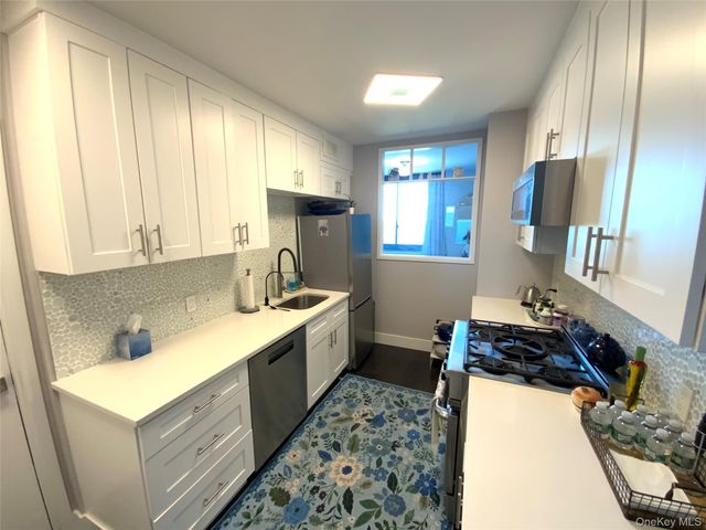 27010 Grand Central Parkway 10B, Floral Park, NY 11005