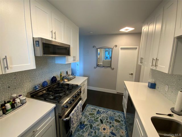 27010 Grand Central Parkway 10B, Floral Park, NY 11005