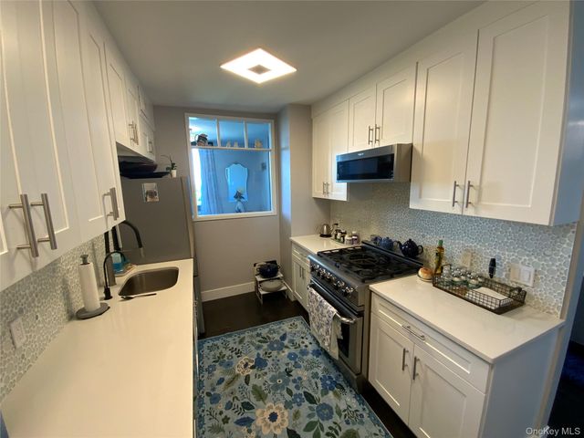 27010 Grand Central Parkway 10B, Floral Park, NY 11005