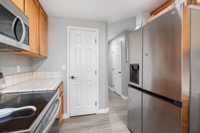 9049 Laguna Springs Way, Elk Grove, CA 95758