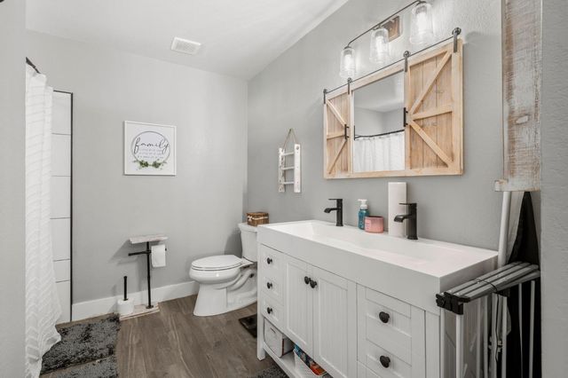 9049 Laguna Springs Way, Elk Grove, CA 95758