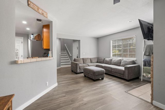 9049 Laguna Springs Way, Elk Grove, CA 95758