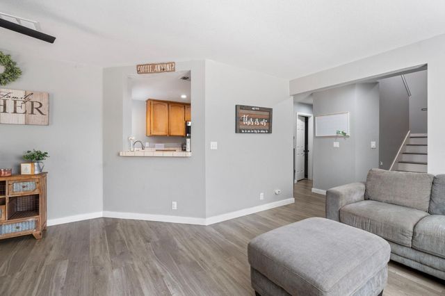 9049 Laguna Springs Way, Elk Grove, CA 95758