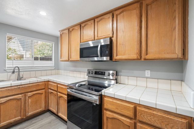 9049 Laguna Springs Way, Elk Grove, CA 95758