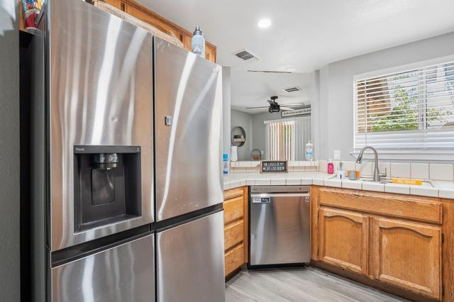 9049 Laguna Springs Way, Elk Grove, CA 95758