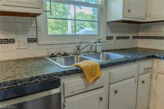 203 Albany Drive NW, Canton, OH 44708