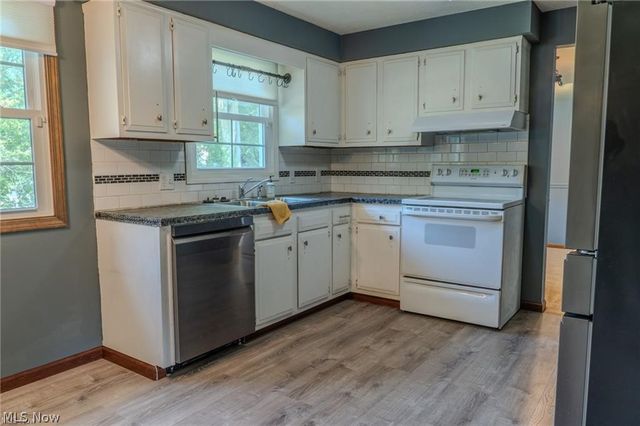 203 Albany Drive NW, Canton, OH 44708