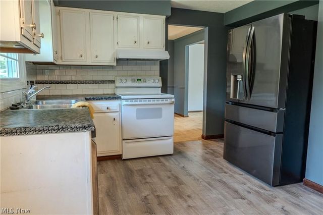 203 Albany Drive NW, Canton, OH 44708