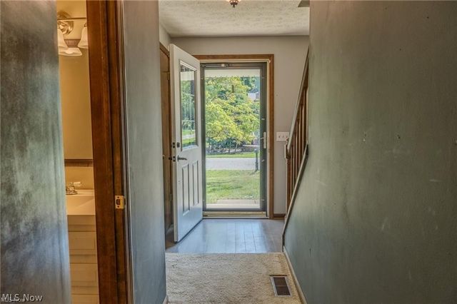 203 Albany Drive NW, Canton, OH 44708