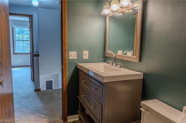 203 Albany Drive NW, Canton, OH 44708