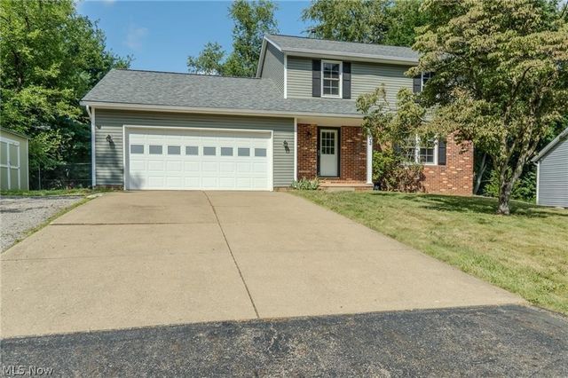 203 Albany Drive NW, Canton, OH 44708