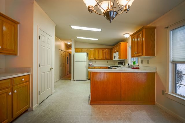 50 Highland St 74, Taunton, MA 02780