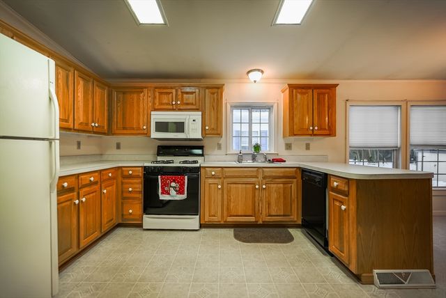 50 Highland St 74, Taunton, MA 02780