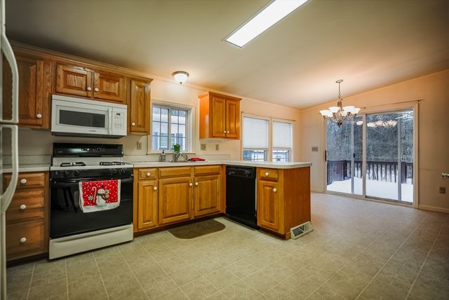 50 Highland St 74, Taunton, MA 02780