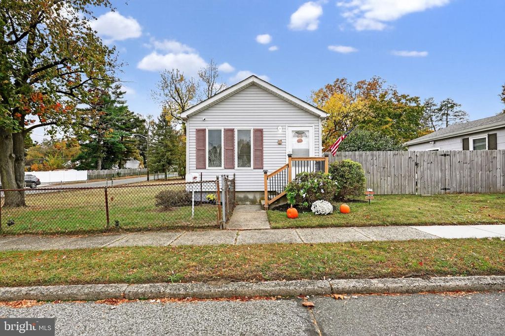 320 NEW JERSEY AVE, National Park, NJ 08063