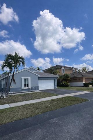 19227 NW 22nd St, Pembroke Pines, FL 33029