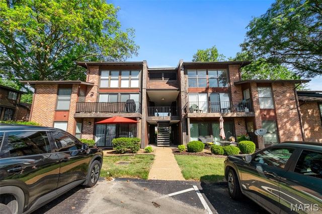 1084 Mersey Bend Drive F, St Louis, MO 63129