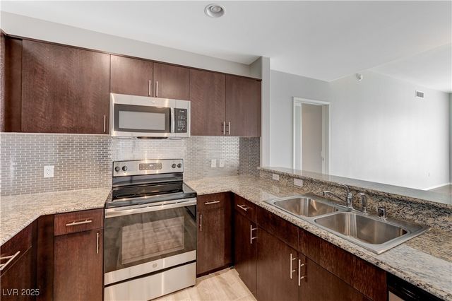 8255 LAS VEGAS Boulevard 1816, Las Vegas, NV 89123