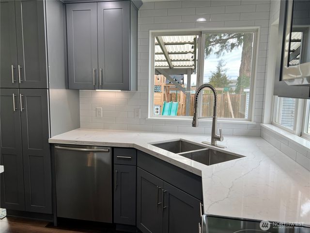 901 Bathke Avenue, Enumclaw, WA 98022