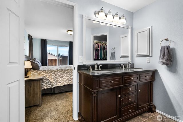 901 Bathke Avenue, Enumclaw, WA 98022