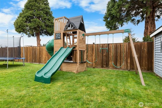 901 Bathke Avenue, Enumclaw, WA 98022