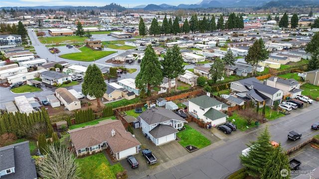 901 Bathke Avenue, Enumclaw, WA 98022