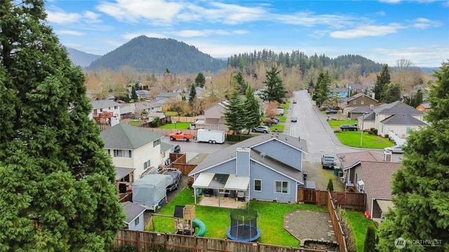 901 Bathke Avenue, Enumclaw, WA 98022