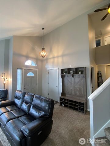 901 Bathke Avenue, Enumclaw, WA 98022