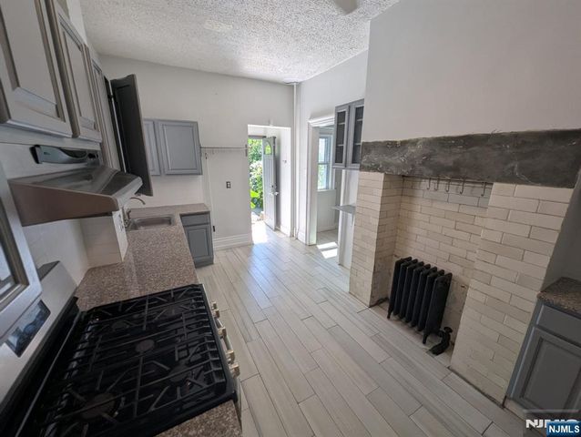 124 2nd Avenue 1, Newark, NJ 07104