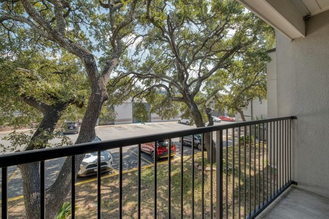 935 La Posada DR 212, Austin, TX 78752