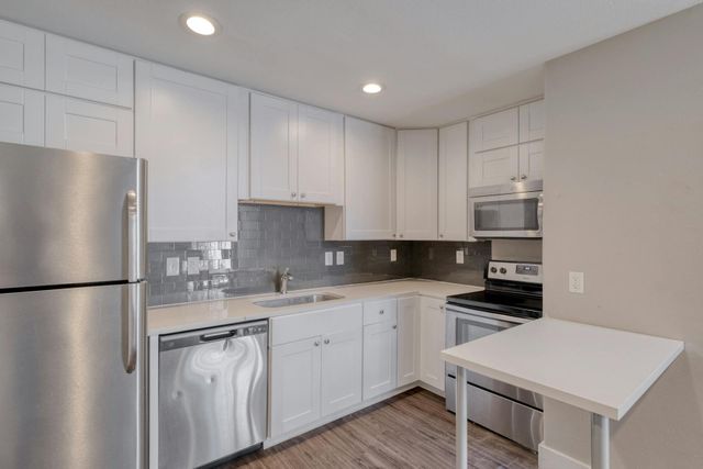 935 La Posada DR 212, Austin, TX 78752