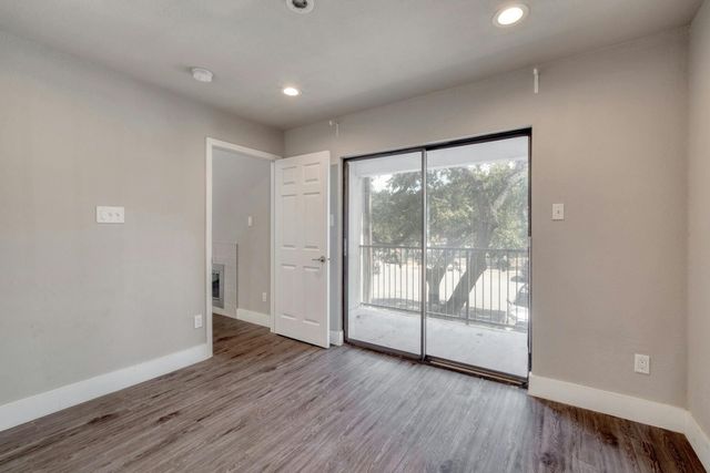 935 La Posada DR 212, Austin, TX 78752