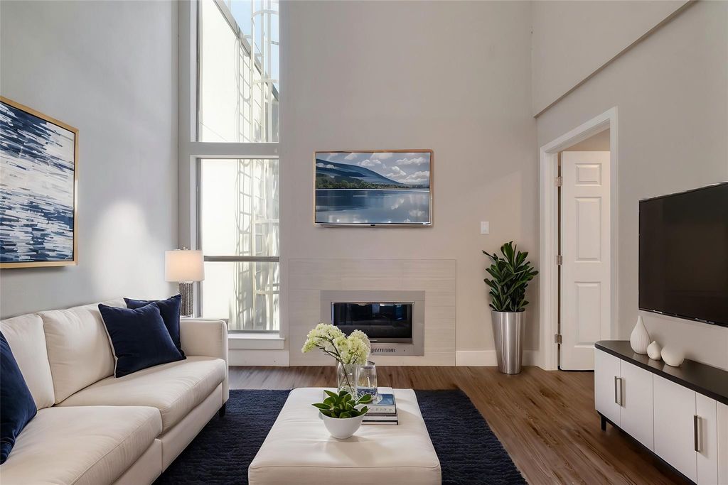 935 La Posada DR 212, Austin, TX 78752