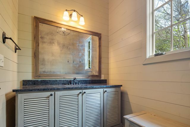 101 N GROVE PARK RD, Memphis, TN 38117