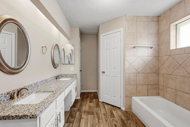 10011 Shell Rock Road, La Porte, TX 77571