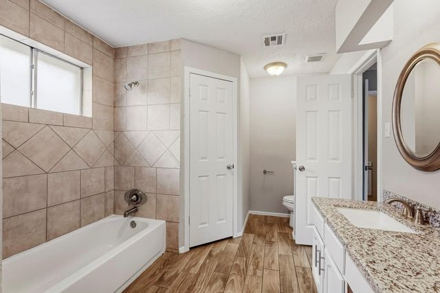 10011 Shell Rock Road, La Porte, TX 77571