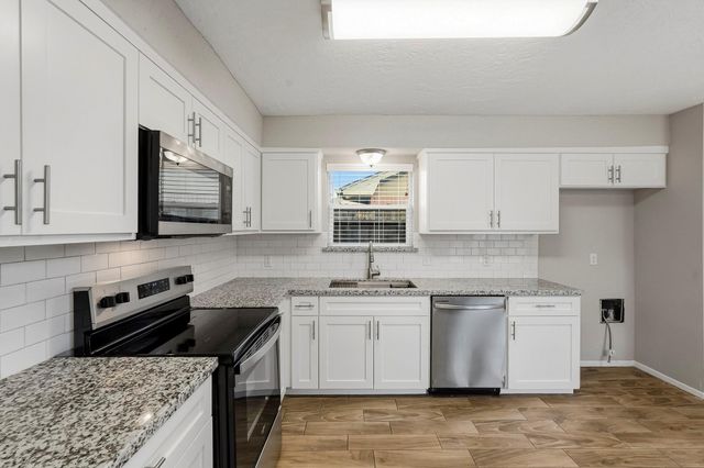 10011 Shell Rock Road, La Porte, TX 77571