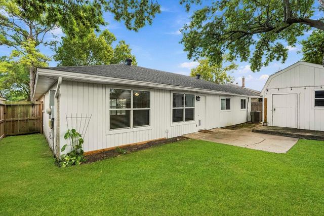 10011 Shell Rock Road, La Porte, TX 77571