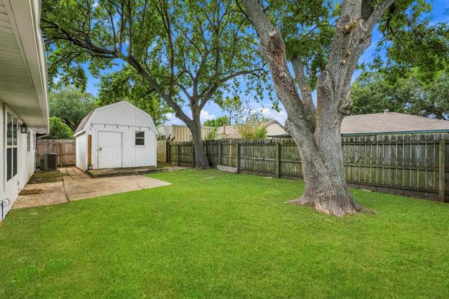10011 Shell Rock Road, La Porte, TX 77571