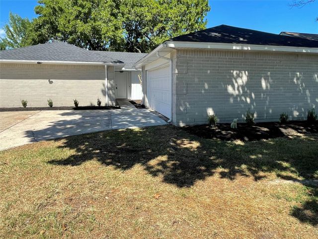 10011 Shell Rock Road, La Porte, TX 77571