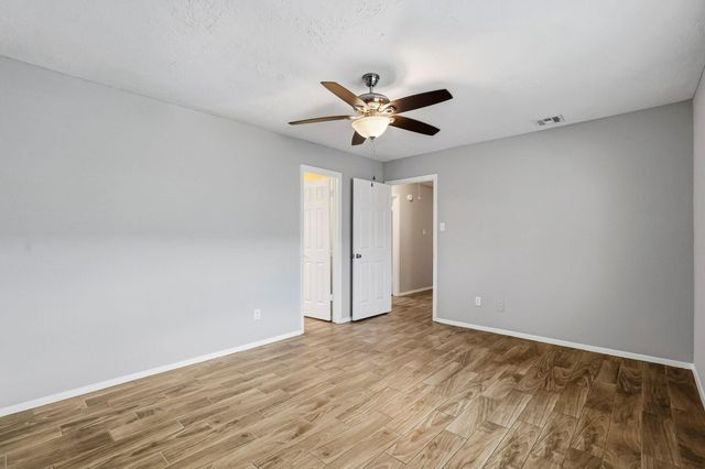 10011 Shell Rock Road, La Porte, TX 77571
